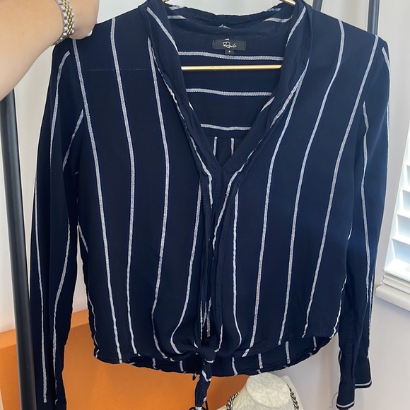 Rails Ava Metallic Stripe Tie Front Button Down Shirt
Navy Blue S - Picture 5 of 9